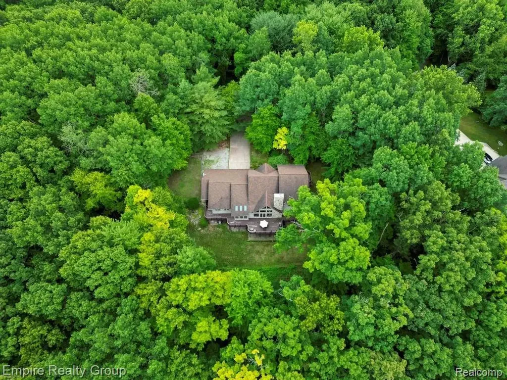 2111 Oak Terrace Groveland Township MI 48462
