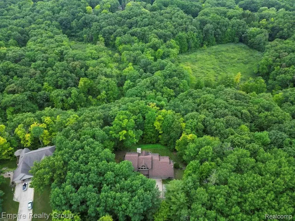 2111 Oak Terrace Groveland Township MI 48462