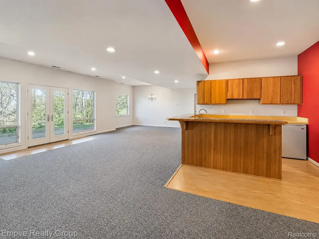 2111 Oak Terrace Groveland Township MI 48462
