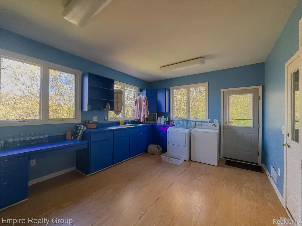 2111 Oak Terrace Groveland Township MI 48462