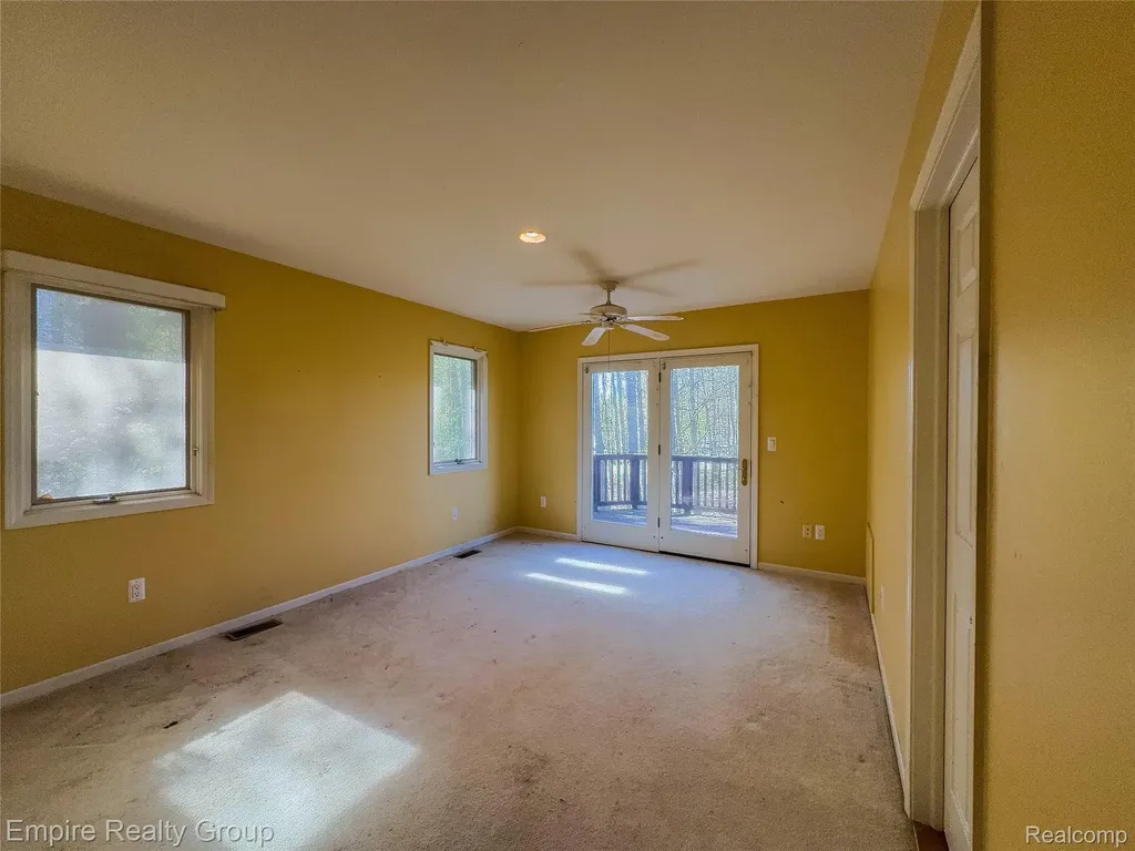 2111 Oak Terrace Groveland Township MI 48462