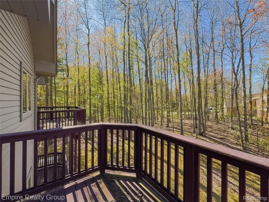 2111 Oak Terrace Groveland Township MI 48462