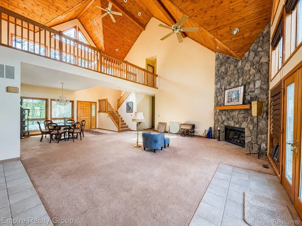 2111 Oak Terrace Groveland Township MI 48462