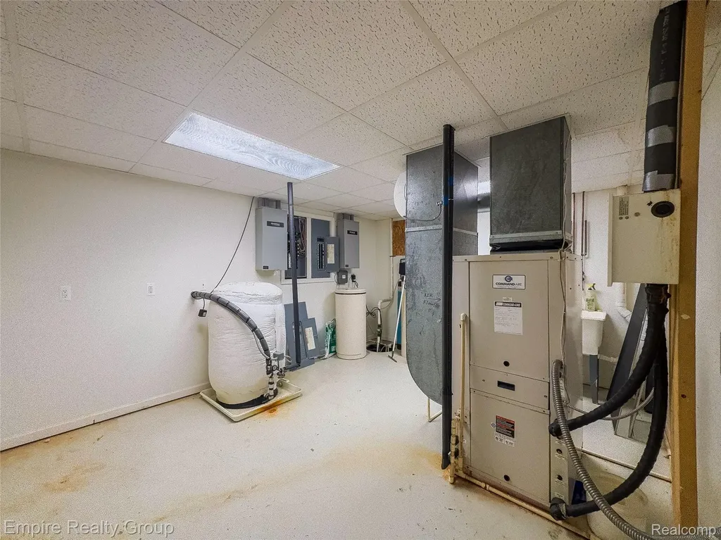 2111 Oak Terrace Groveland Township MI 48462