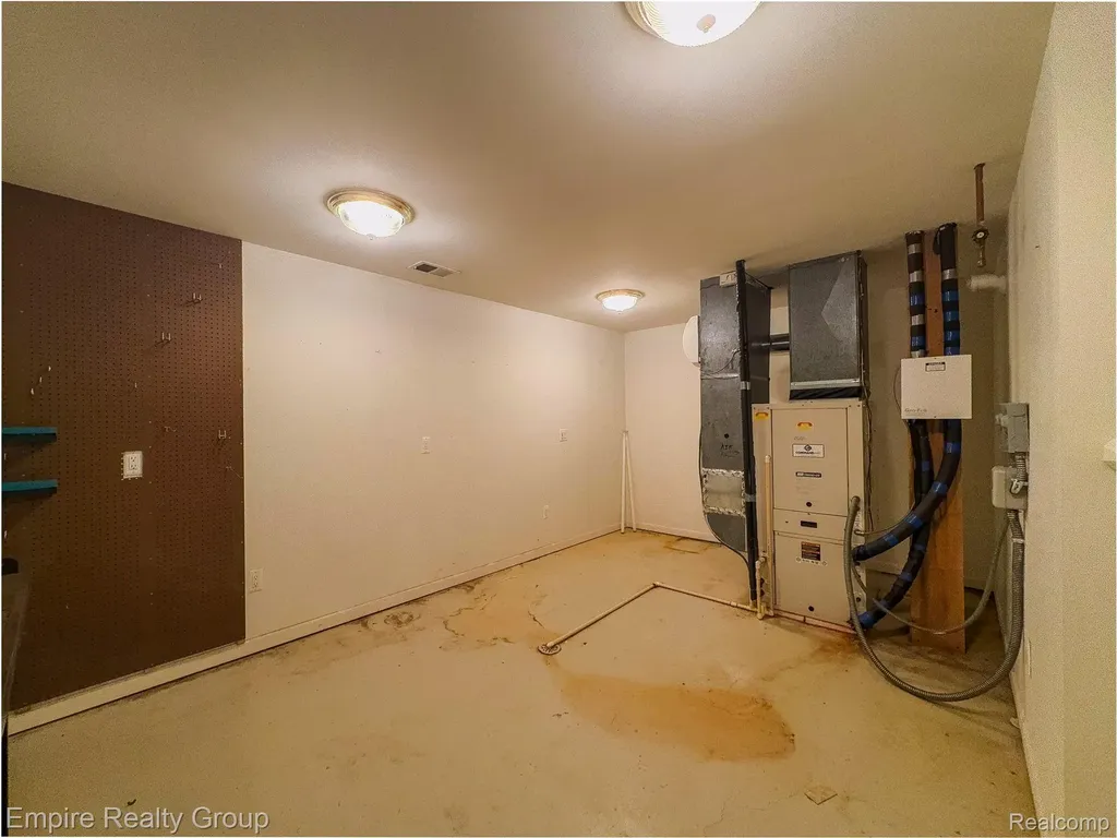 2111 Oak Terrace Groveland Township MI 48462