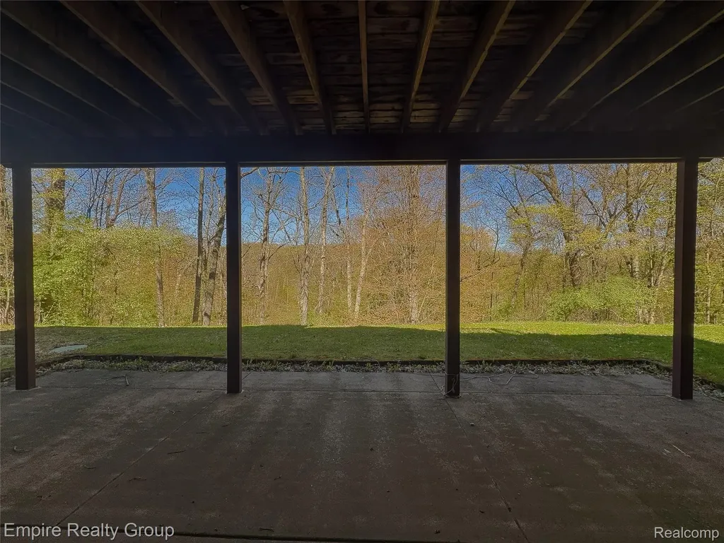 2111 Oak Terrace Groveland Township MI 48462