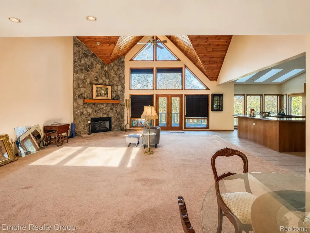 2111 Oak Terrace Groveland Township MI 48462