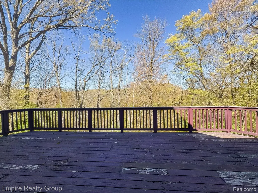 2111 Oak Terrace Groveland Township MI 48462
