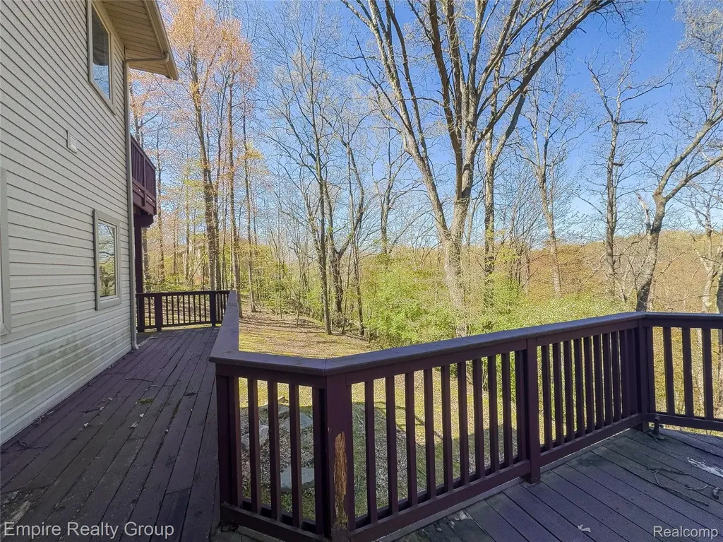 2111 Oak Terrace Groveland Township MI 48462