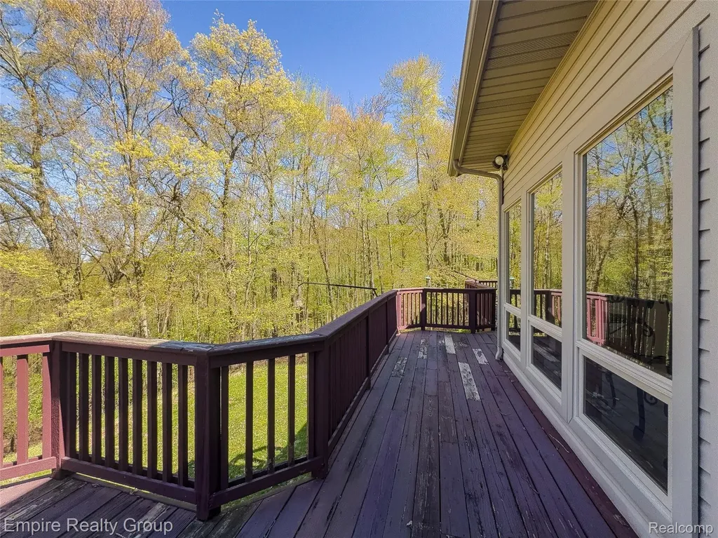 2111 Oak Terrace Groveland Township MI 48462