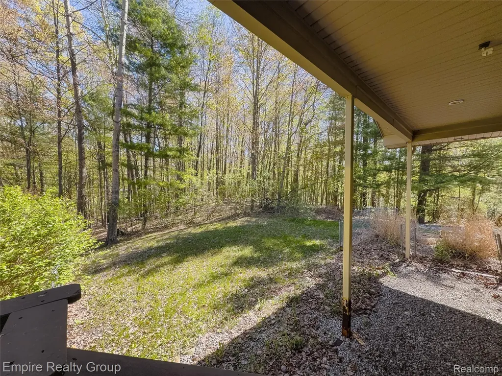 2111 Oak Terrace Groveland Township MI 48462