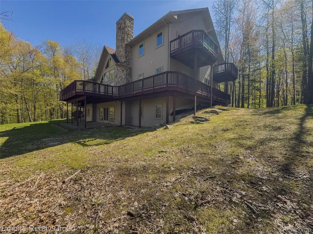 2111 Oak Terrace Groveland Township MI 48462