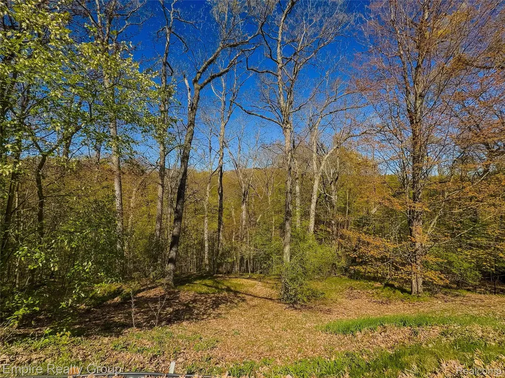 2111 Oak Terrace Groveland Township MI 48462