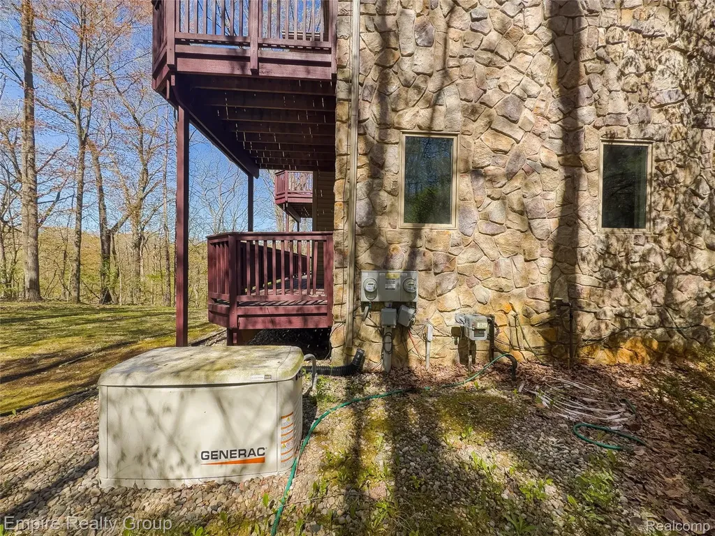2111 Oak Terrace Groveland Township MI 48462