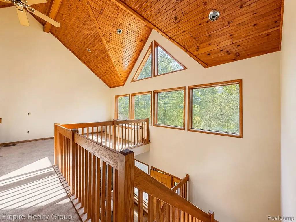 2111 Oak Terrace Groveland Township MI 48462