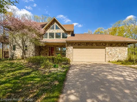 2111 Oak Terrace Groveland Township MI 48462