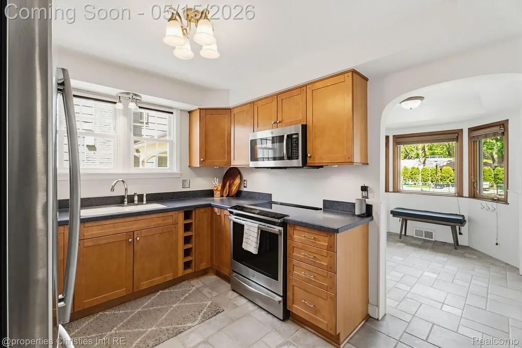 919 E Lincoln Avenue Royal Oak City MI 48067