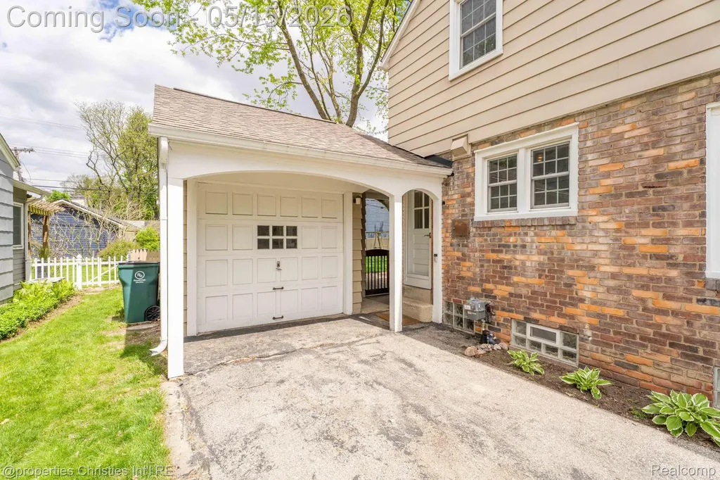 919 E Lincoln Avenue Royal Oak City MI 48067