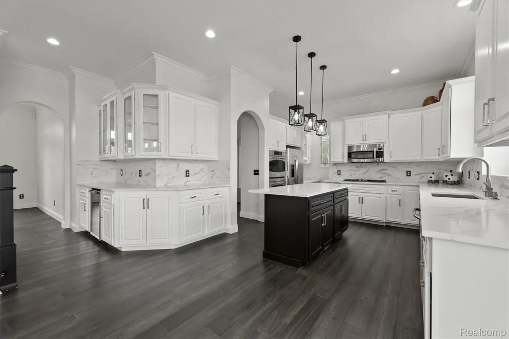 54381 Pelican Lane Shelby Charter Township MI 48315