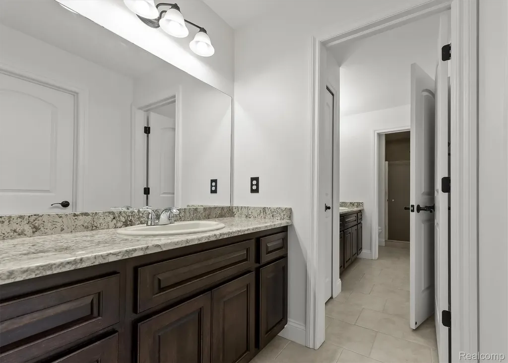 54381 Pelican Lane Shelby Charter Township MI 48315