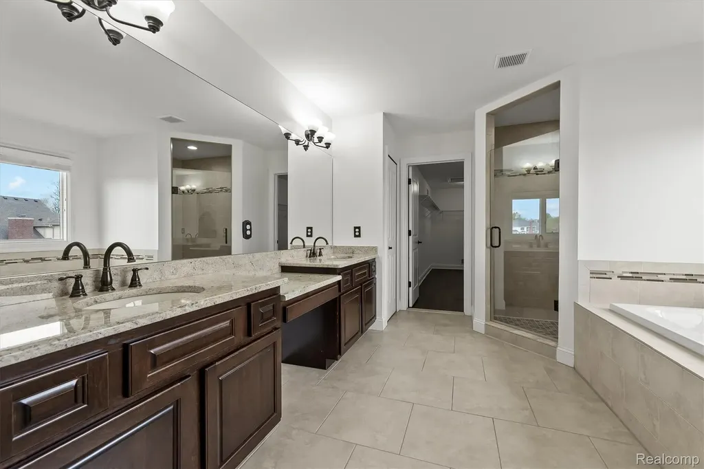 54381 Pelican Lane Shelby Charter Township MI 48315