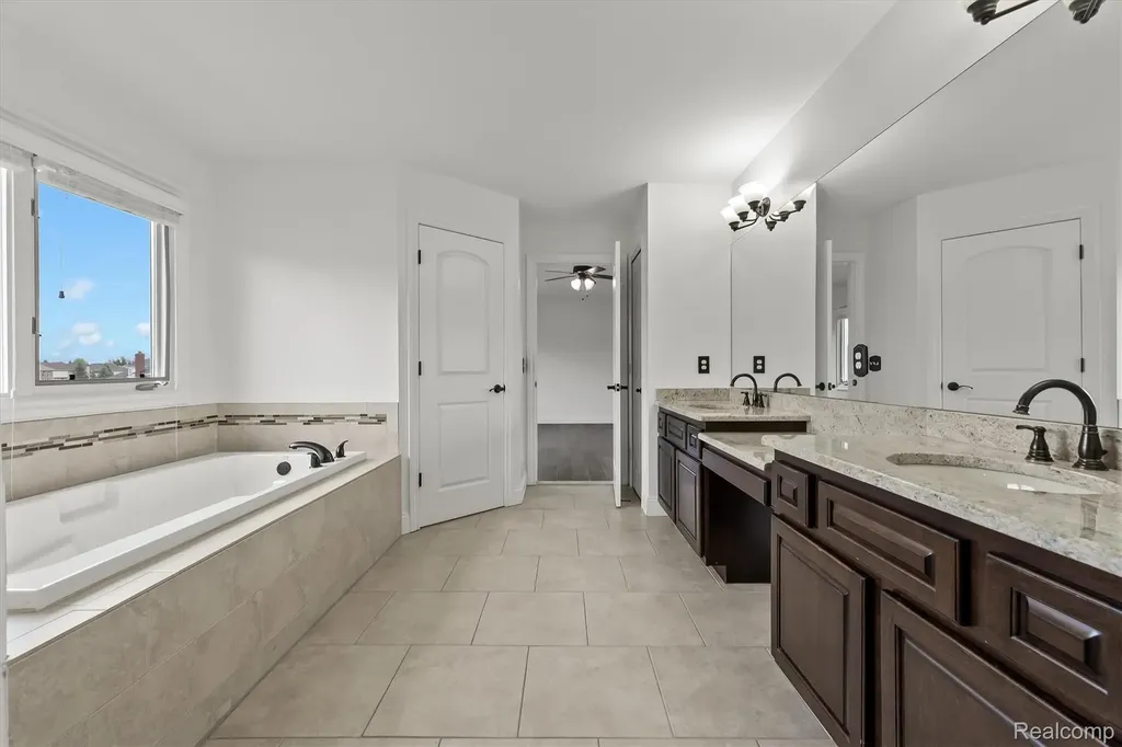 54381 Pelican Lane Shelby Charter Township MI 48315