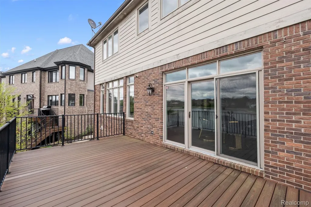 54381 Pelican Lane Shelby Charter Township MI 48315