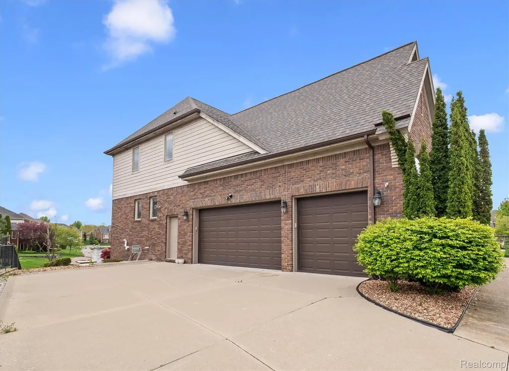 54381 Pelican Lane Shelby Charter Township MI 48315