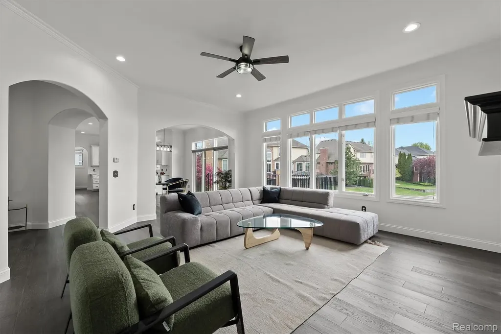 54381 Pelican Lane Shelby Charter Township MI 48315