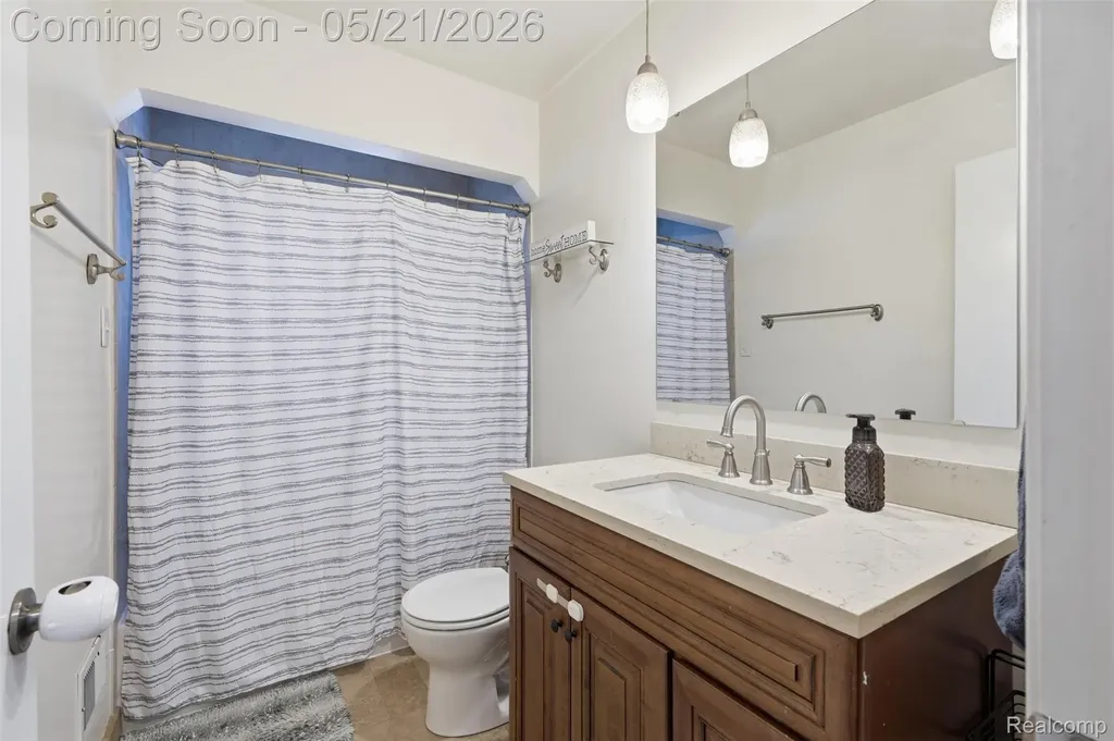 355 Gargantua Avenue Clawson City MI 48017