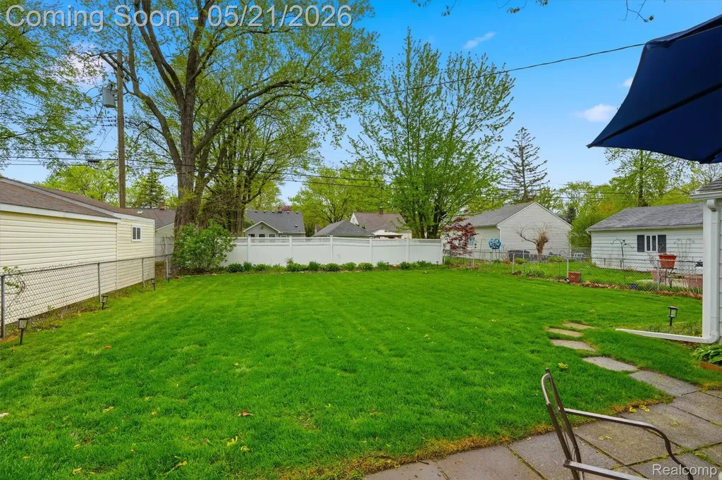 355 Gargantua Avenue Clawson City MI 48017