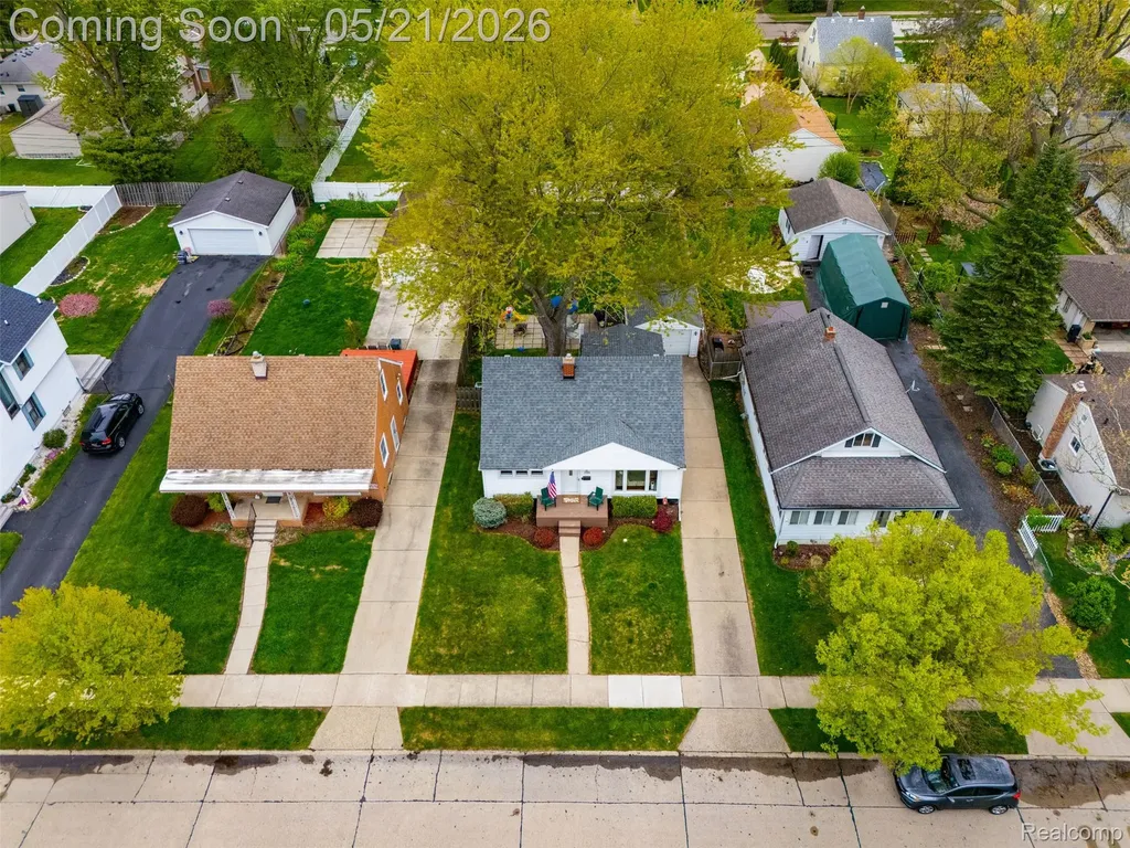 355 Gargantua Avenue Clawson City MI 48017