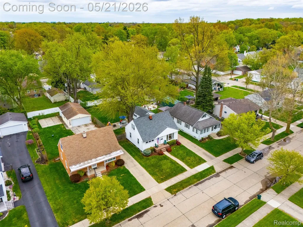 355 Gargantua Avenue Clawson City MI 48017