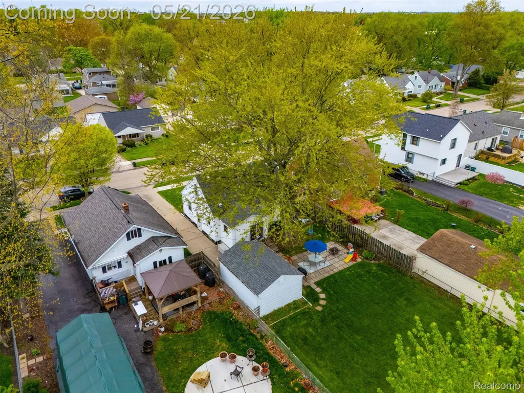 355 Gargantua Avenue Clawson City MI 48017