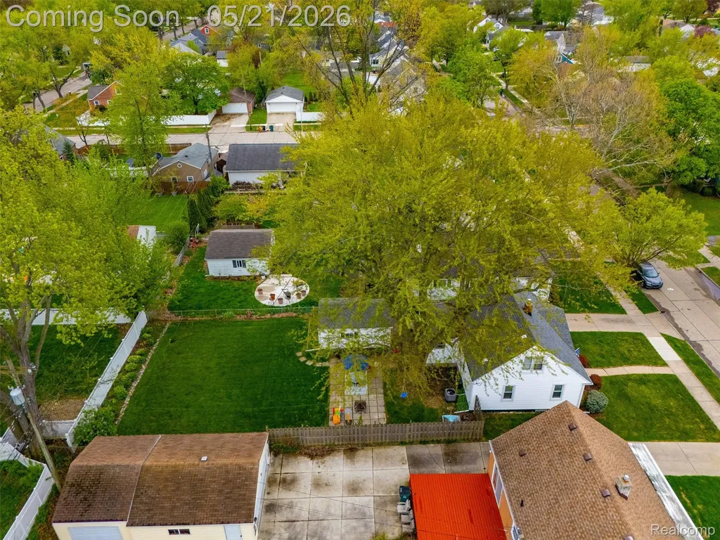355 Gargantua Avenue Clawson City MI 48017