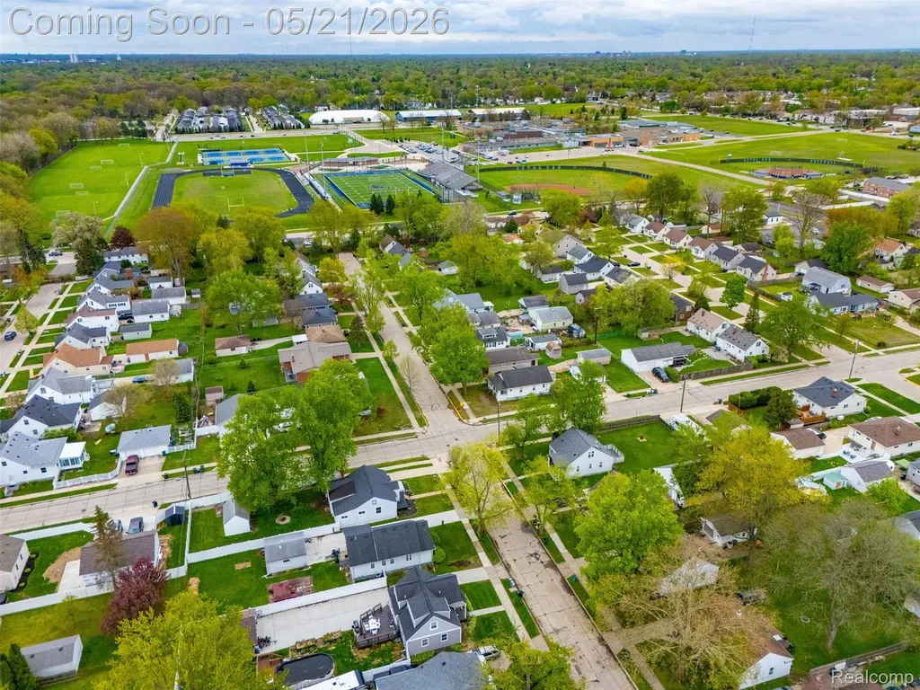 355 Gargantua Avenue Clawson City MI 48017