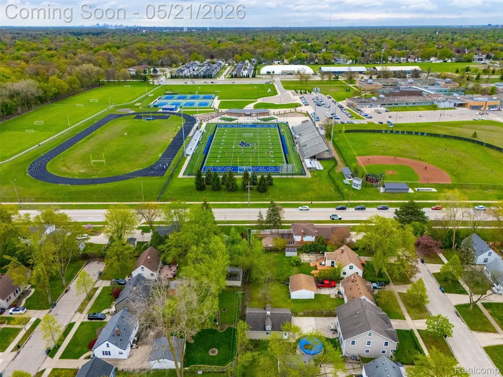 355 Gargantua Avenue Clawson City MI 48017