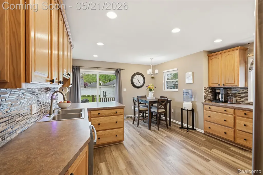 355 Gargantua Avenue Clawson City MI 48017