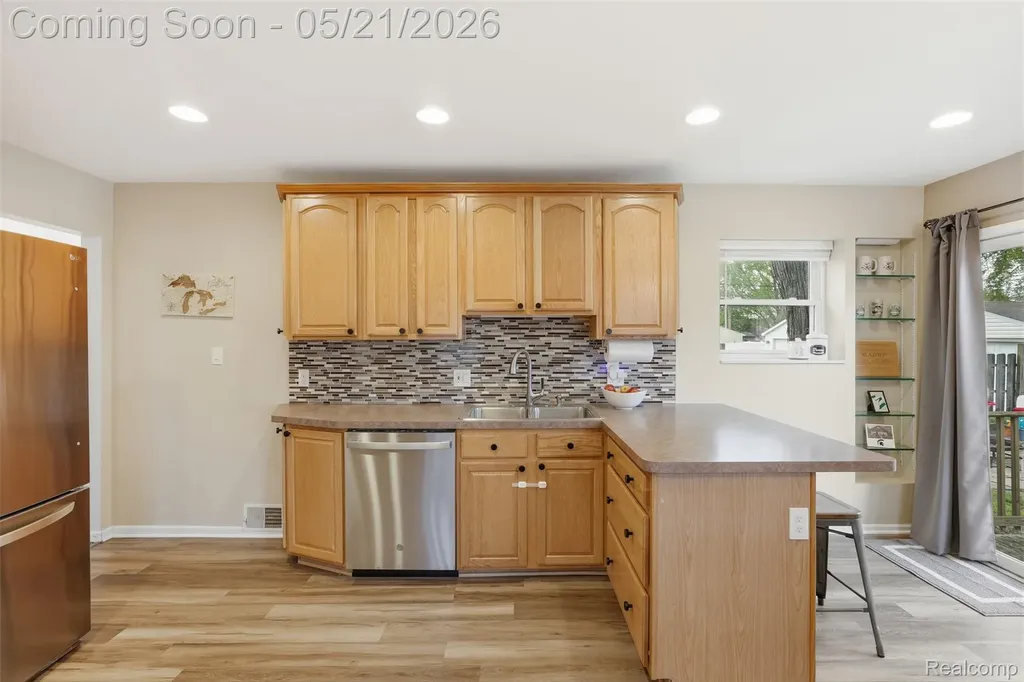355 Gargantua Avenue Clawson City MI 48017