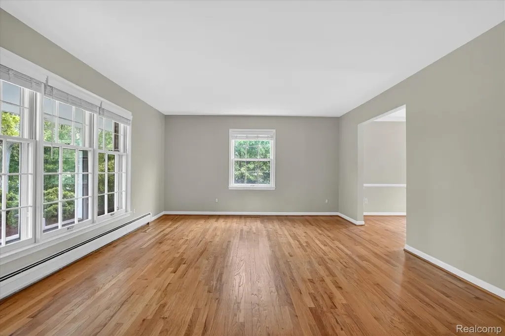 5447 Lahser Road Bloomfield Charter Township MI 48304