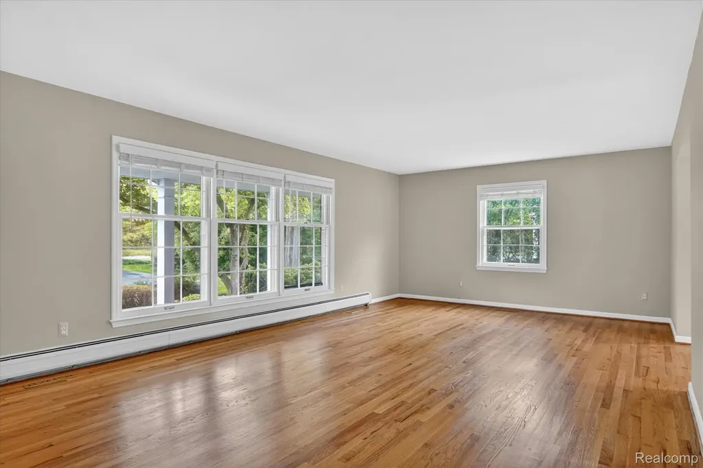 5447 Lahser Road Bloomfield Charter Township MI 48304