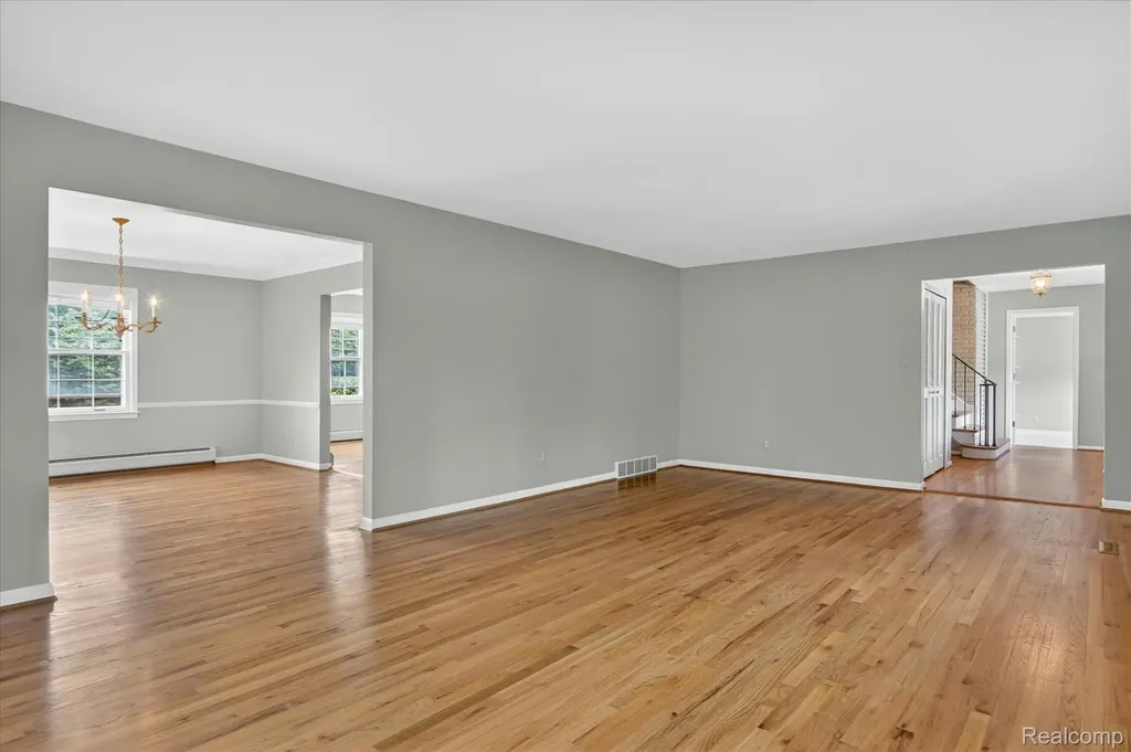 5447 Lahser Road Bloomfield Charter Township MI 48304