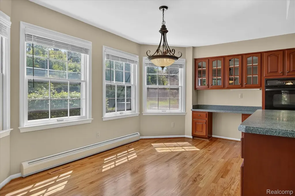 5447 Lahser Road Bloomfield Charter Township MI 48304