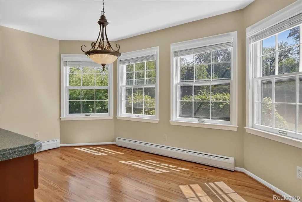 5447 Lahser Road Bloomfield Charter Township MI 48304