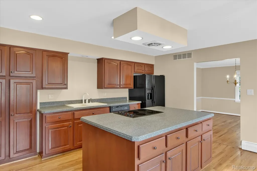 5447 Lahser Road Bloomfield Charter Township MI 48304