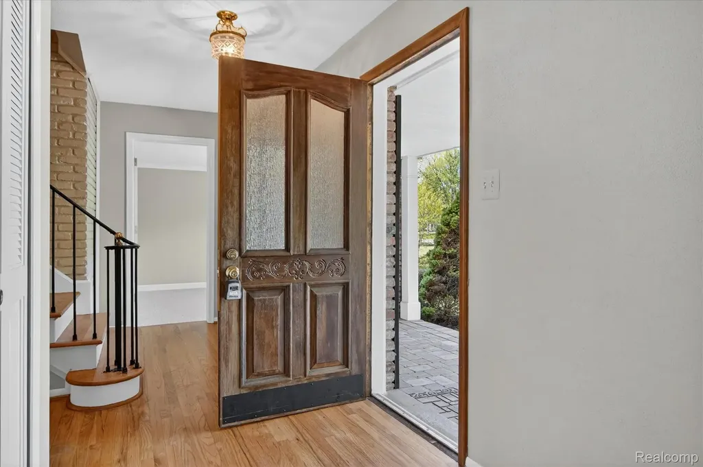 5447 Lahser Road Bloomfield Charter Township MI 48304