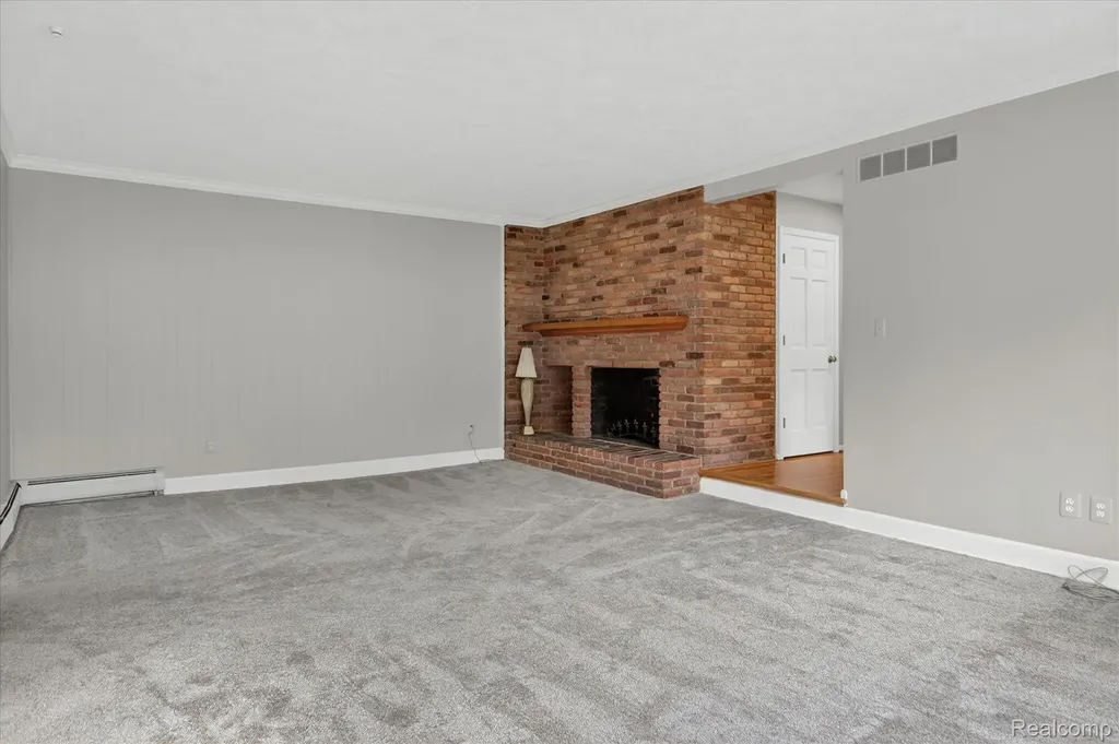 5447 Lahser Road Bloomfield Charter Township MI 48304