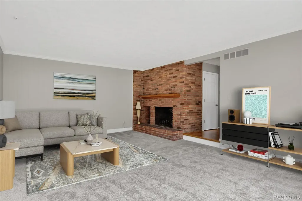5447 Lahser Road Bloomfield Charter Township MI 48304