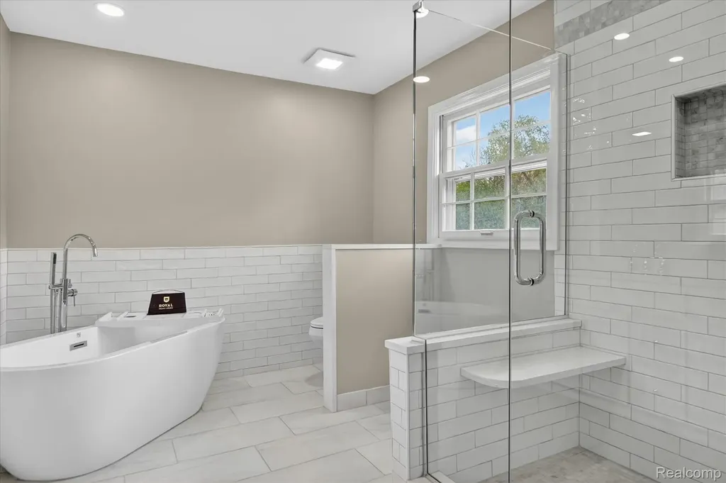 5447 Lahser Road Bloomfield Charter Township MI 48304