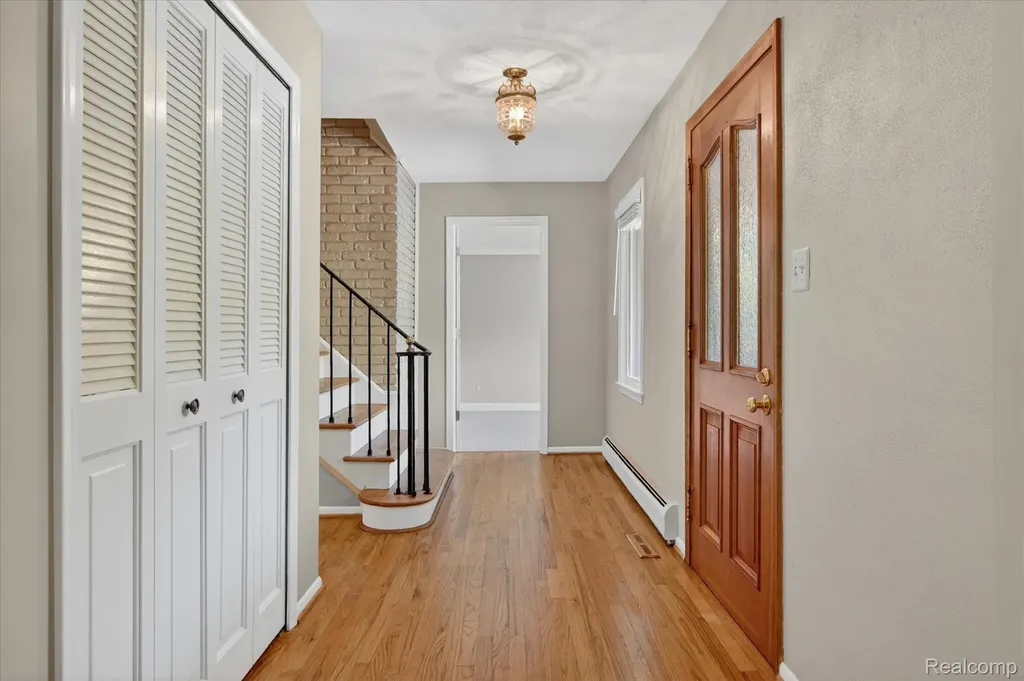 5447 Lahser Road Bloomfield Charter Township MI 48304